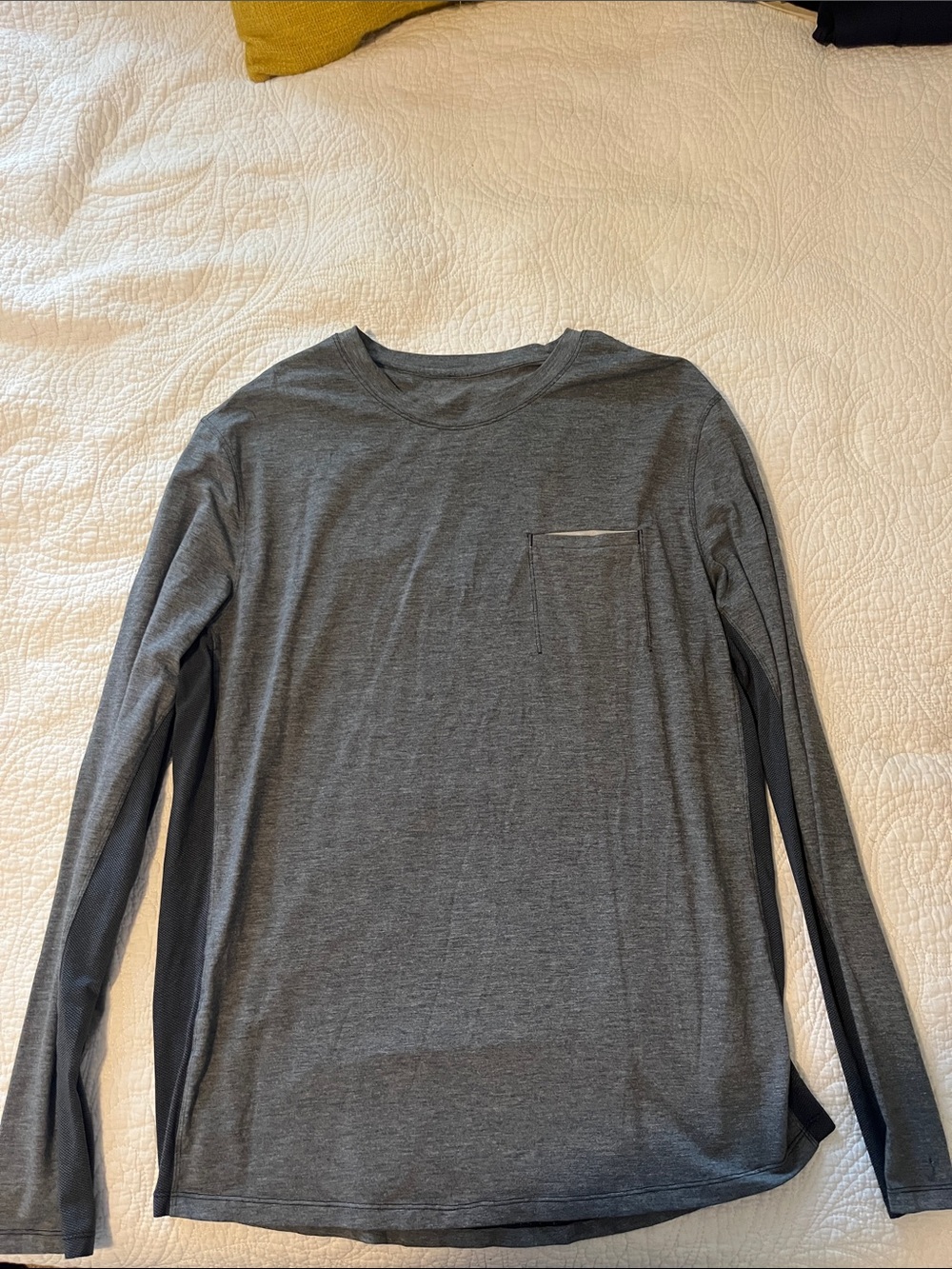 lululemon athletica Men's Long Sleeve Crew Tee in Charcoal Gray